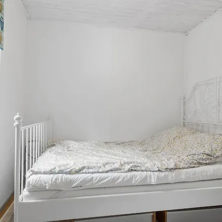 2 Bedroom Amazing In Vakantiehuis
