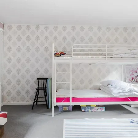 2 Bedroom Amazing In Vakantiehuis *